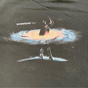 Ariana Grande Sweetener Tour 2019 Graphic Concert Tee – Black (21” x 27.5”)